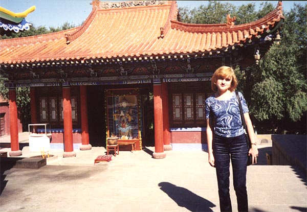 Buddhist temple at Red Mountain Park. Urumqi, 31.08.2001